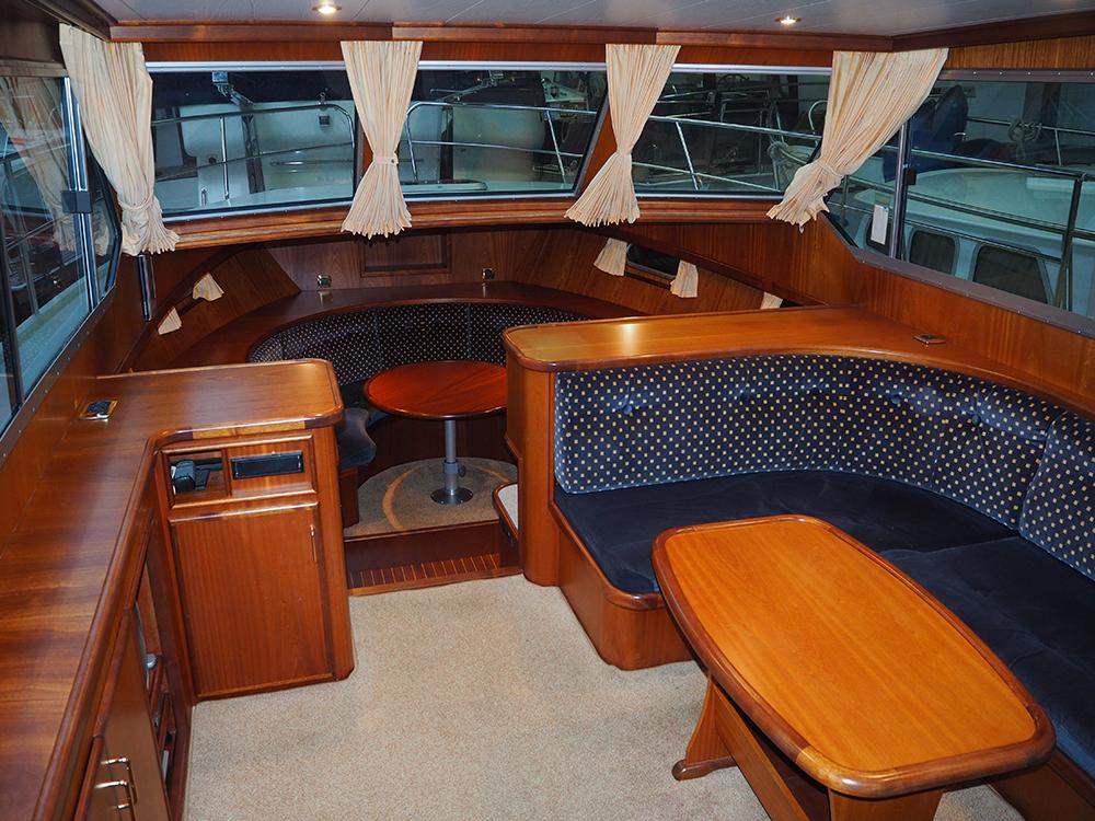 Saloon, Accommodation